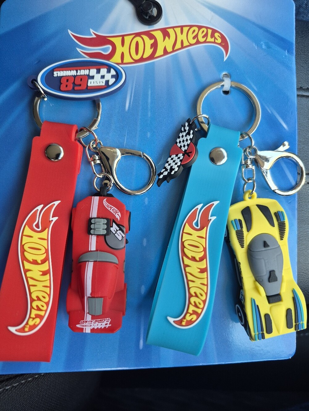 Hot-Wheels Keychain Set - Picture 1 of 3